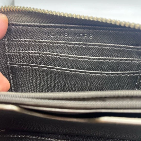 Michael Kors metallic logo wallet - zip around - Picture 8 of 11